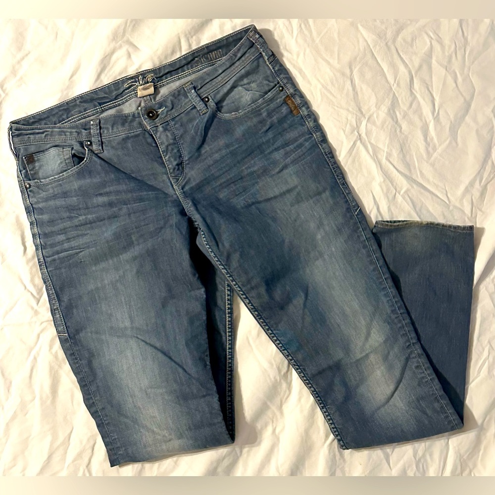 Women’s Silver brand jeans-Sienna size 32/33. Western Glove Works